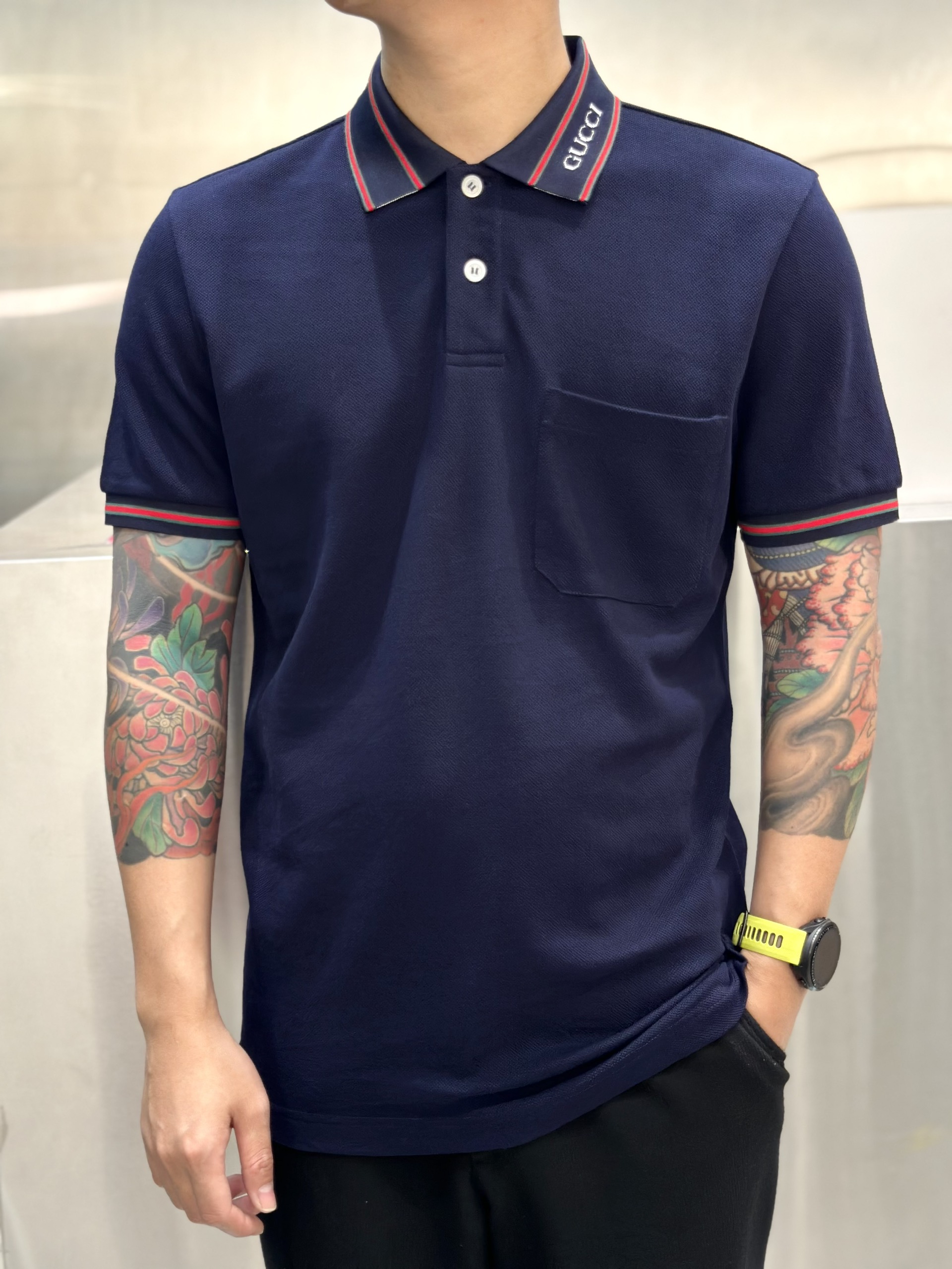 Áo polo Gucci GC logo cổ kẻ viền Đỏ Like Auth 1-1 on web VTN